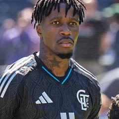 Wilfried Zaha height profile photo