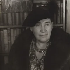 Willa Cather height profile photo