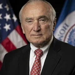 William Bratton height profile photo