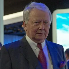 Wolfgang Porsche height profile photo