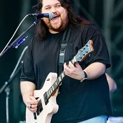 Wolfgang Van Halen height profile photo