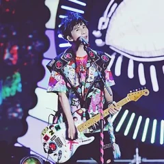 Wowkie Zhang height profile photo