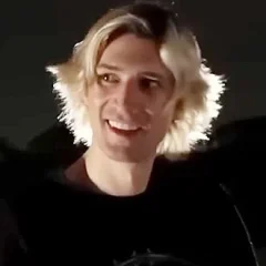 XQc height profile photo