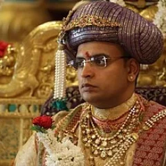 Yaduveer Krishnadatta Chamaraja Wadiyar height profile photo