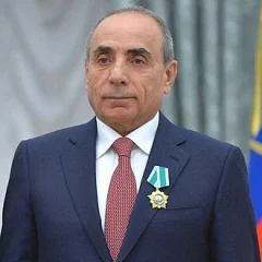 Yagub Eyyubov height profile photo