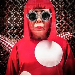 Yayoi Kusama height profile photo