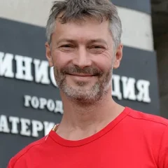 Yevgeny Roizman height profile photo
