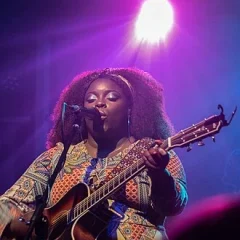 Yola (singer) height profile photo