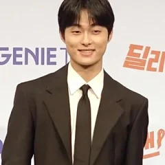 Yoon Chan-young height profile photo
