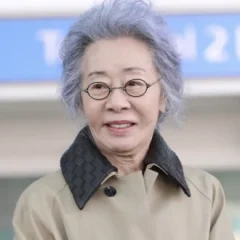 Youn Yuh-jung height profile photo