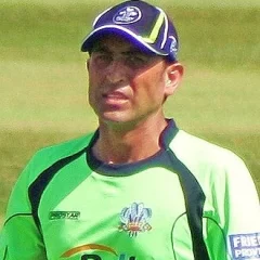 Younis Khan height profile photo