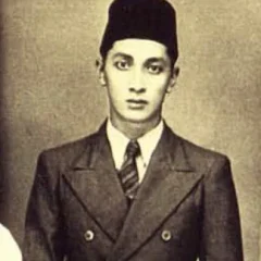 Yusof Ishak height profile photo