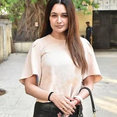 Yuvika Chaudhary height profile photo