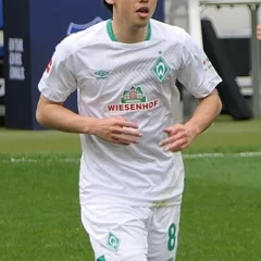 Yuya Osako height profile photo