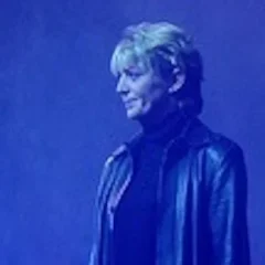 Yvette Fielding height profile photo