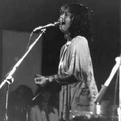 Yvonne Elliman height profile photo
