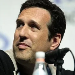 Zack Estrin height profile photo
