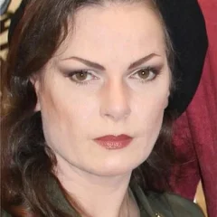 Zeena Schreck height profile photo