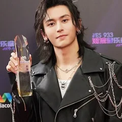 Zhang Zhehan height profile photo