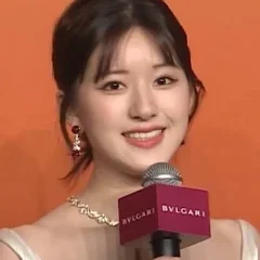 Zhao Lusi height profile photo