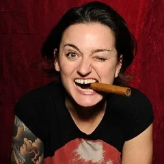 Zoe Lyons height profile photo