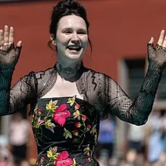 Zoë Më height profile photo