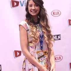 Zoe Sugg height profile photo