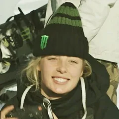 Zoi Sadowski-Synnott height profile photo
