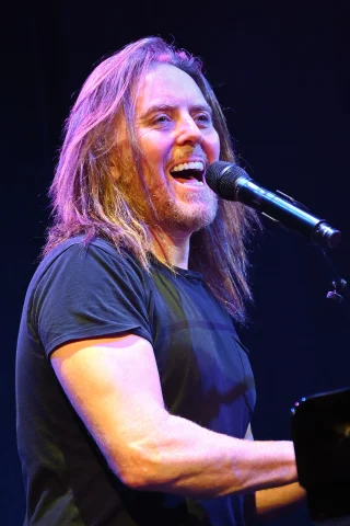 Tim Minchin height profile photo
