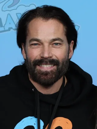Tim Rozon height profile photo