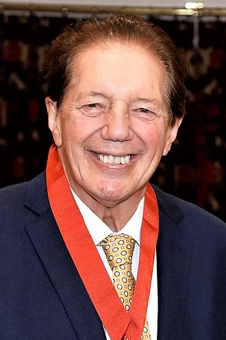 Tim Shadbolt height profile photo