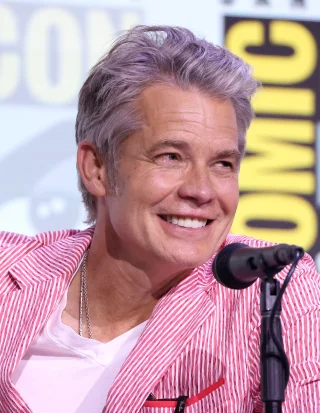 Timothy Olyphant height profile photo