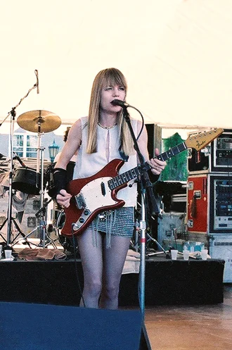Tina Weymouth height profile photo