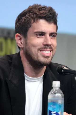 Toby Kebbell height profile photo