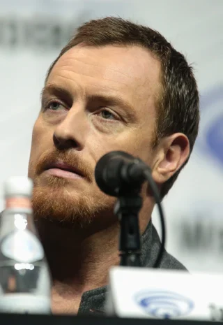 Toby Stephens height profile photo