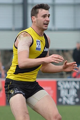 Todd Elton height profile photo
