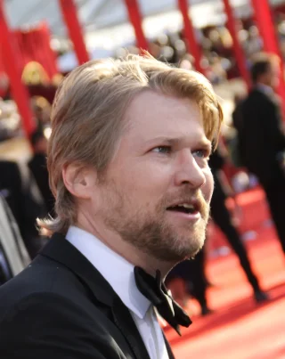 Todd Lowe height profile photo