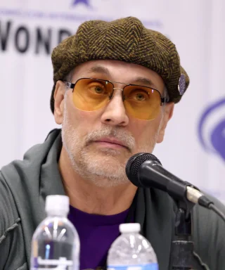 Todd Stashwick height profile photo