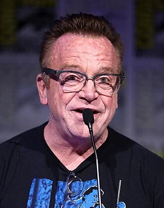 Tom Arnold (actor) height profile photo