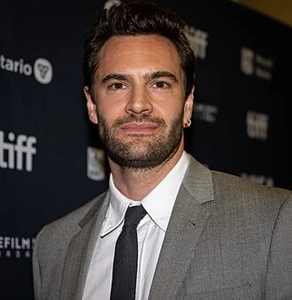 Tom Bateman (actor) height profile photo
