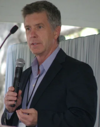 Tom Bergeron height profile photo