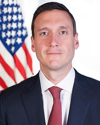 Tom Bossert height profile photo