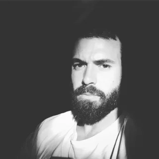 Tom Cullen height profile photo