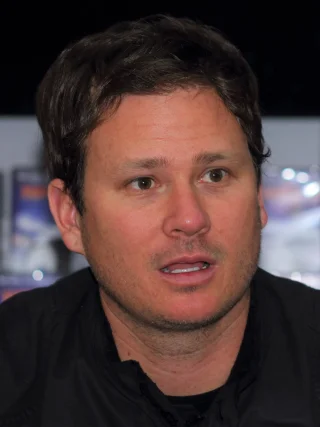 Tom DeLonge height profile photo