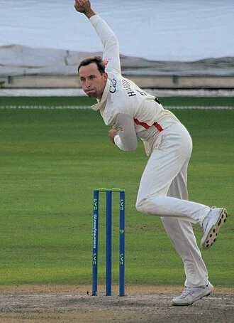Tom Hartley (cricketer) height profile photo