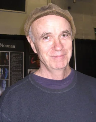 Tom Noonan height profile photo