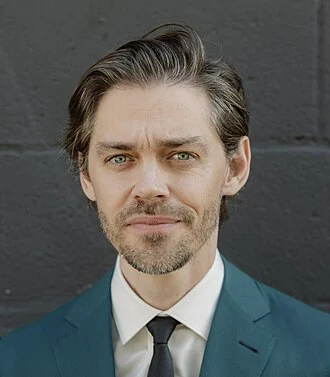 Tom Payne (actor) height profile photo