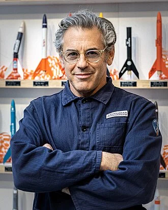 Tom Sachs height profile photo