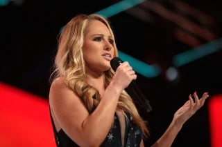 Tomi Lahren height profile photo