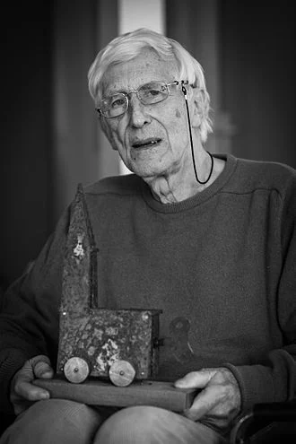 Tomi Ungerer height profile photo